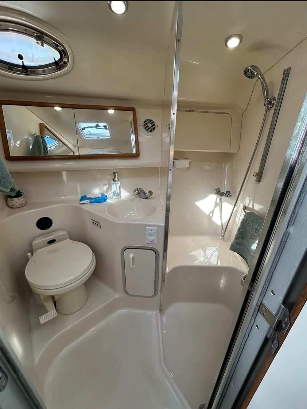 El baño, con su ducha